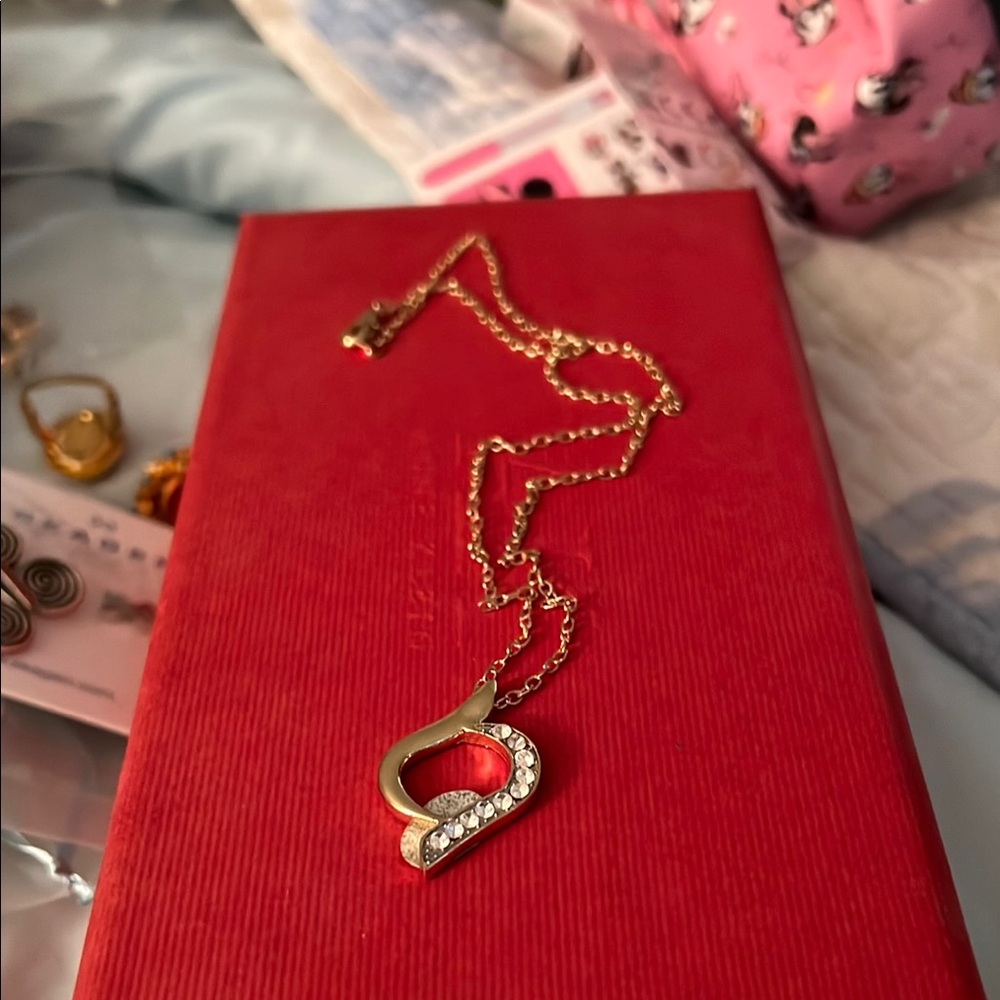 Elegant Gold Necklace with Crystal Accents